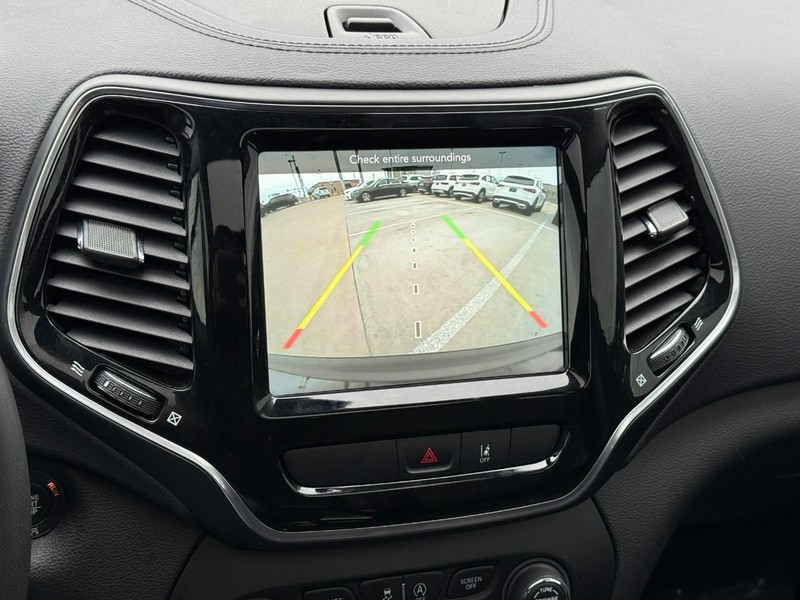 Jeep Cherokee Vehicle Full-screen Gallery Image 23