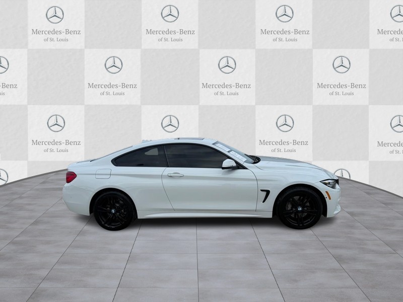 BMW 4 Series Vehicle Full-screen Gallery Image 02