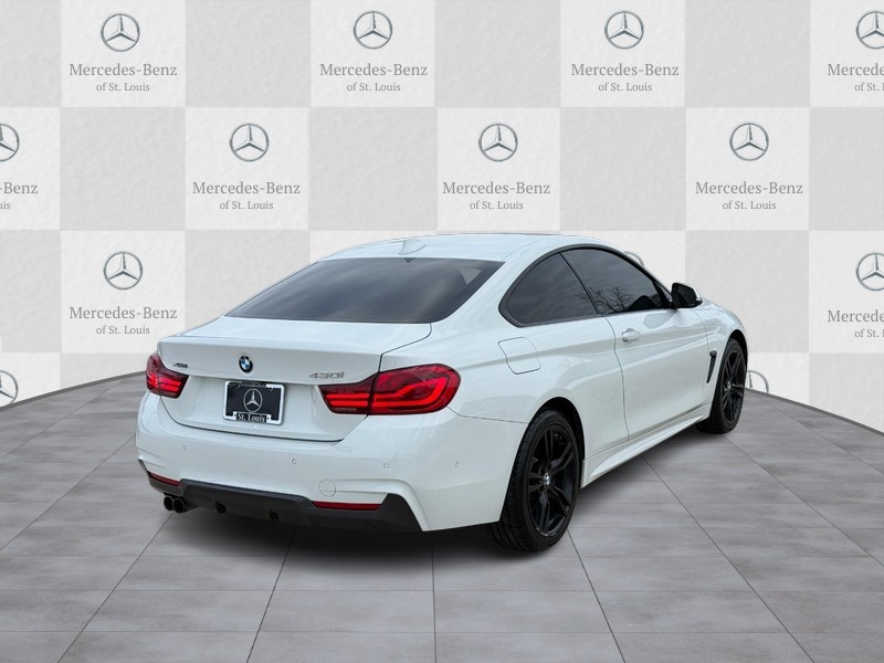 BMW 4 Series Vehicle Full-screen Gallery Image 03