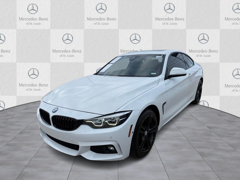 BMW 4 Series Vehicle Full-screen Gallery Image 05