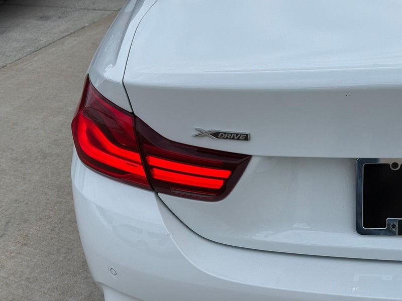 BMW 4 Series Vehicle Full-screen Gallery Image 08