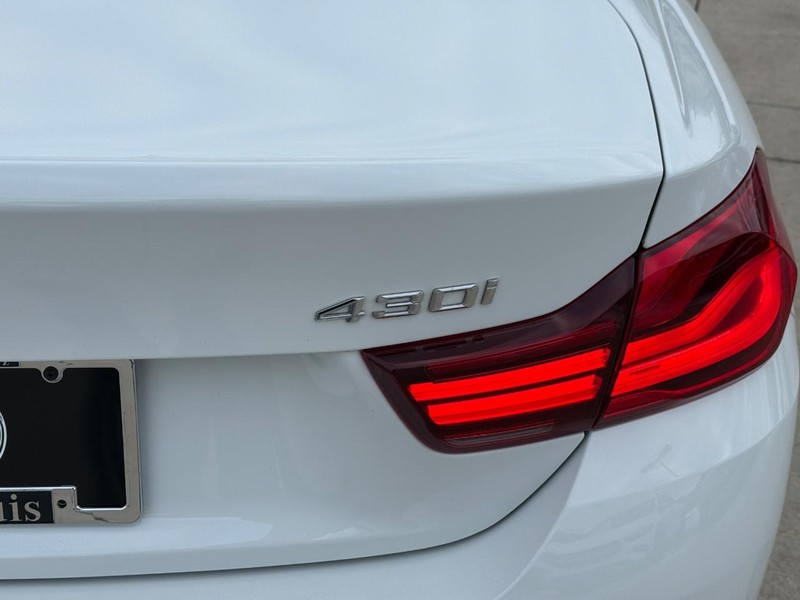 BMW 4 Series Vehicle Full-screen Gallery Image 09