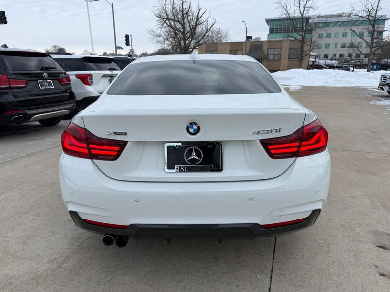 BMW 4 Series Vehicle Full-screen Gallery Image 11