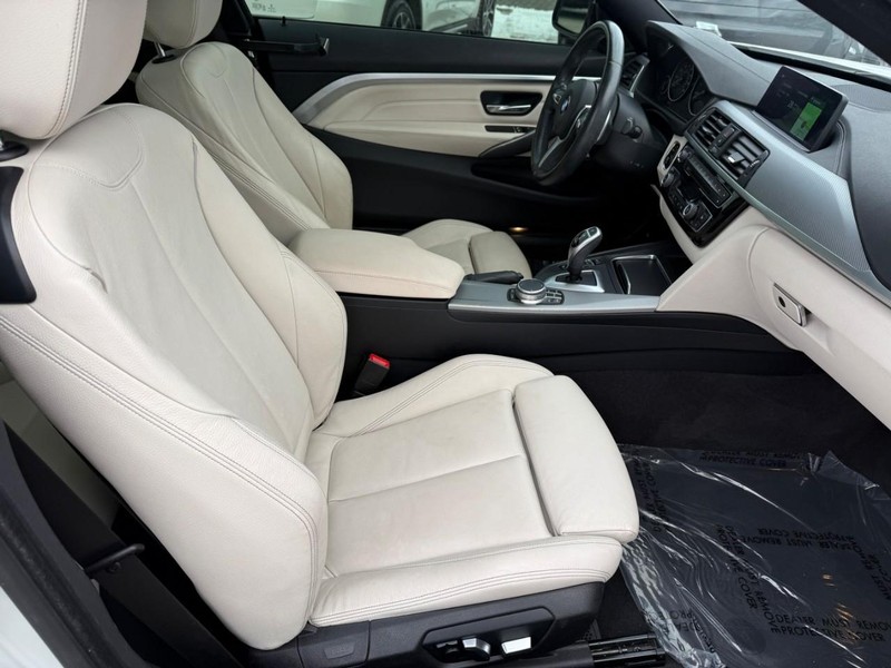 BMW 4 Series Vehicle Full-screen Gallery Image 15