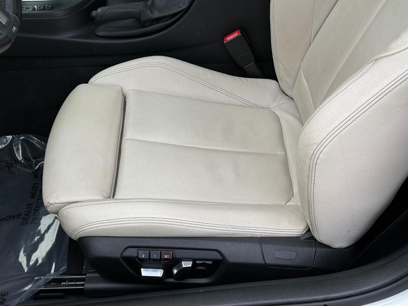 BMW 4 Series Vehicle Full-screen Gallery Image 19