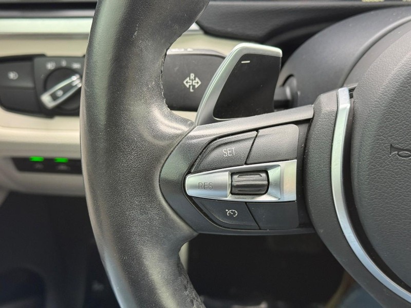 BMW 4 Series Vehicle Full-screen Gallery Image 21