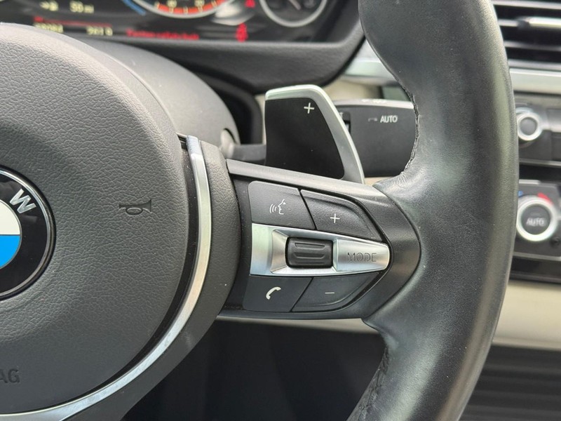 BMW 4 Series Vehicle Full-screen Gallery Image 22