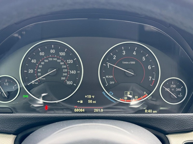 BMW 4 Series Vehicle Full-screen Gallery Image 23