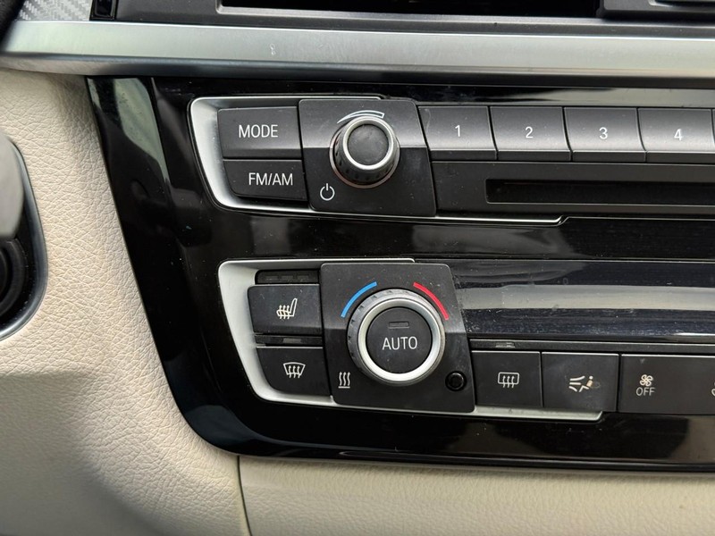 BMW 4 Series Vehicle Full-screen Gallery Image 25