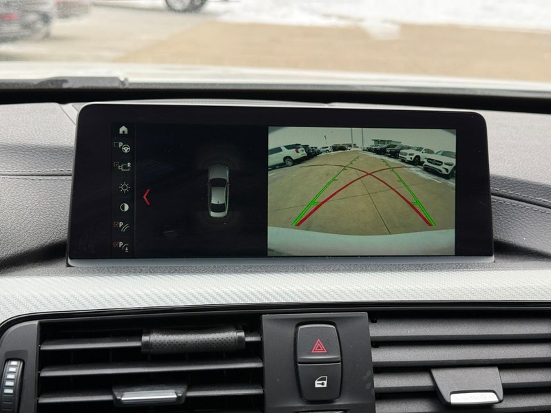 BMW 4 Series Vehicle Full-screen Gallery Image 26