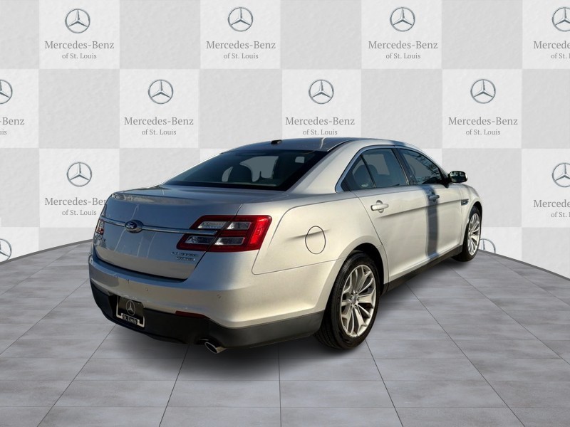 Ford Taurus Vehicle Full-screen Gallery Image 03