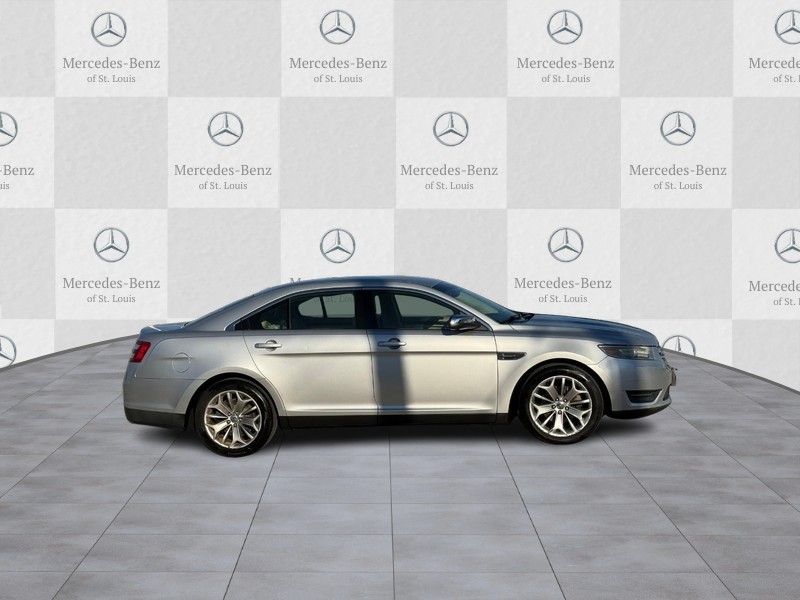 Ford Taurus Vehicle Full-screen Gallery Image 07