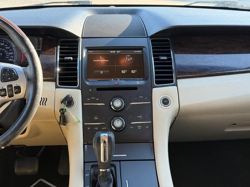 Ford Taurus Vehicle Full-screen Gallery Image 12