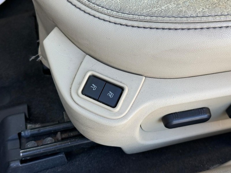 Ford Taurus Vehicle Full-screen Gallery Image 17