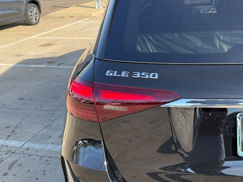 Mercedes-Benz GLE Vehicle Full-screen Gallery Image 4