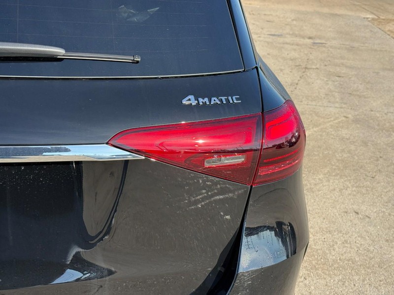 Mercedes-Benz GLE Vehicle Full-screen Gallery Image 5