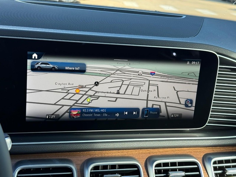 Mercedes-Benz GLE Vehicle Full-screen Gallery Image 20