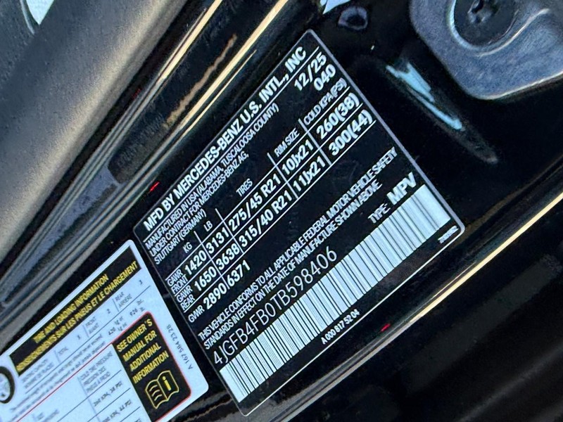 Mercedes-Benz GLE Vehicle Full-screen Gallery Image 23