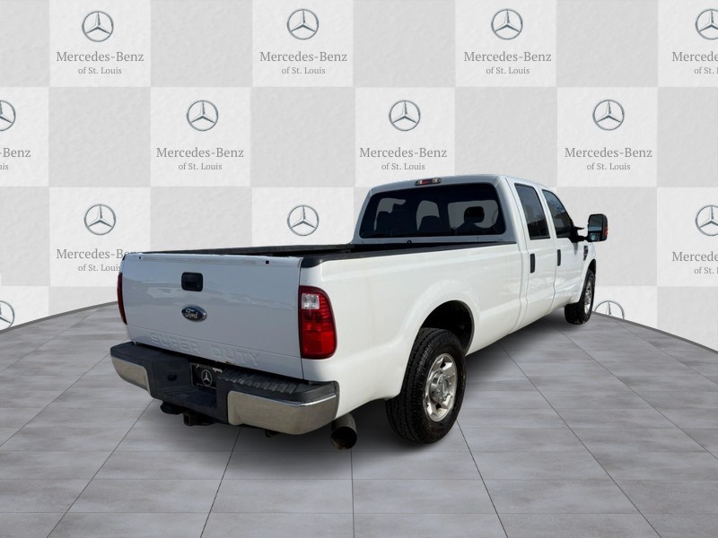 Ford Super Duty F-250 SRW Vehicle Full-screen Gallery Image 3