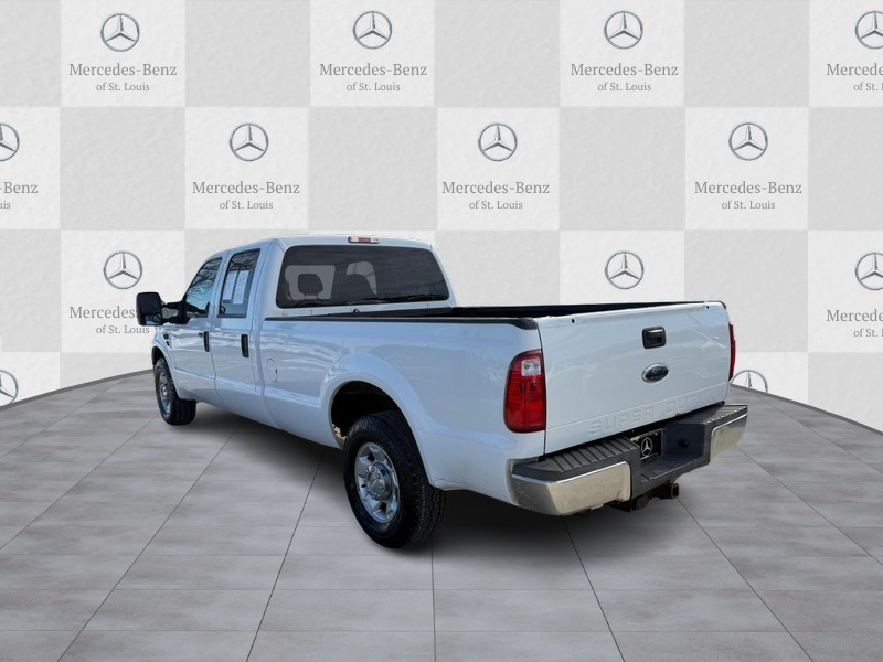 Ford Super Duty F-250 SRW Vehicle Full-screen Gallery Image 4