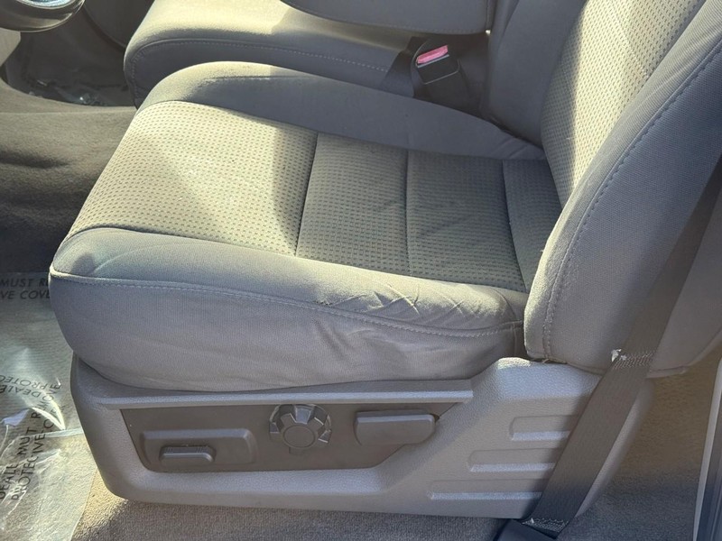 Ford Super Duty F-250 SRW Vehicle Full-screen Gallery Image 17