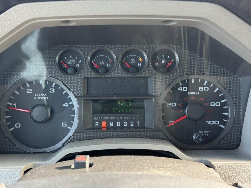 Ford Super Duty F-250 SRW Vehicle Full-screen Gallery Image 21