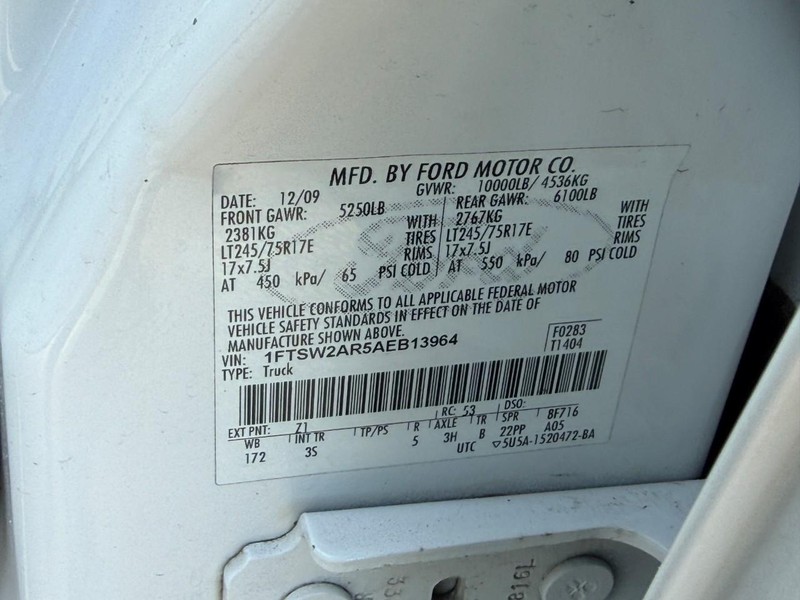 Ford Super Duty F-250 SRW Vehicle Full-screen Gallery Image 22