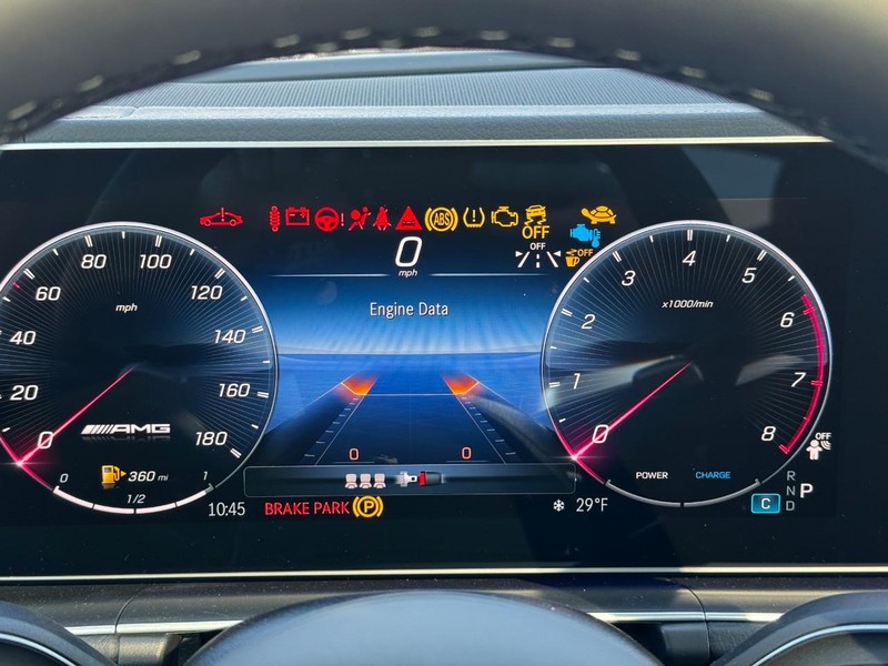 Mercedes-Benz GLE Vehicle Full-screen Gallery Image 19