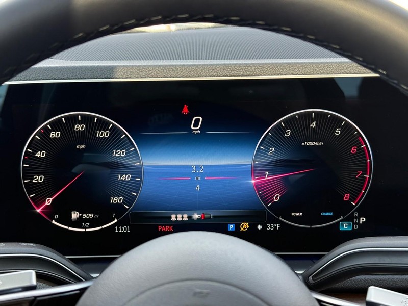 Mercedes-Benz GLE Vehicle Full-screen Gallery Image 20