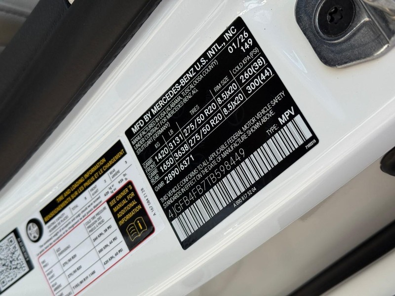 Mercedes-Benz GLE Vehicle Full-screen Gallery Image 24