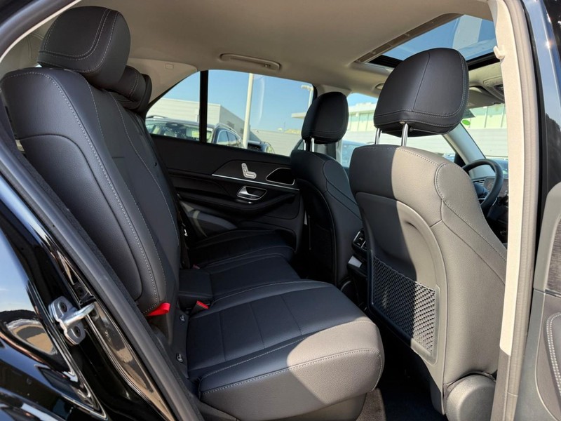 Mercedes-Benz GLE Vehicle Full-screen Gallery Image 6