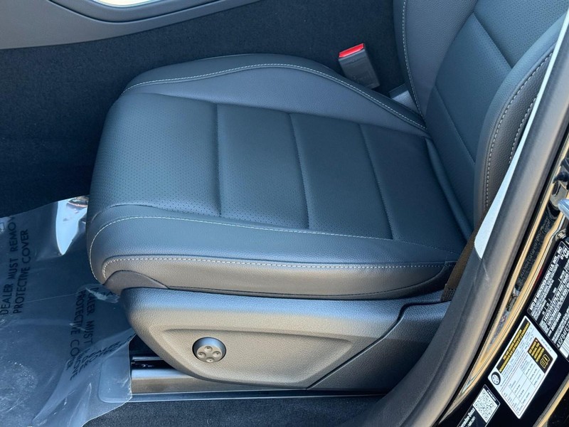 Mercedes-Benz GLE Vehicle Full-screen Gallery Image 15