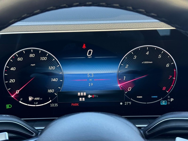 Mercedes-Benz GLE Vehicle Full-screen Gallery Image 19