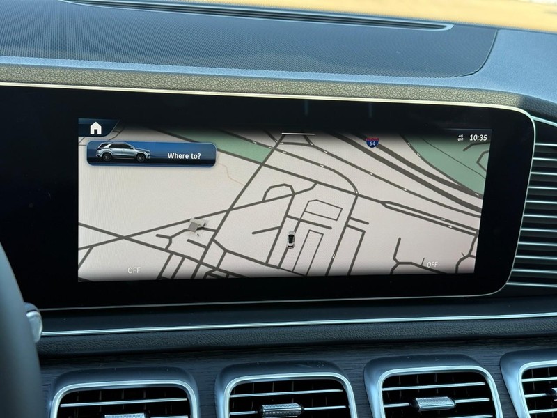 Mercedes-Benz GLE Vehicle Full-screen Gallery Image 21