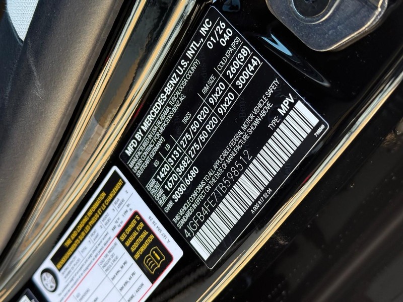 Mercedes-Benz GLE Vehicle Full-screen Gallery Image 22