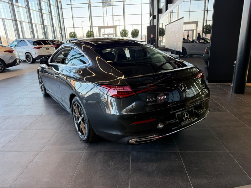 Mercedes-Benz CLE Vehicle Full-screen Gallery Image 3