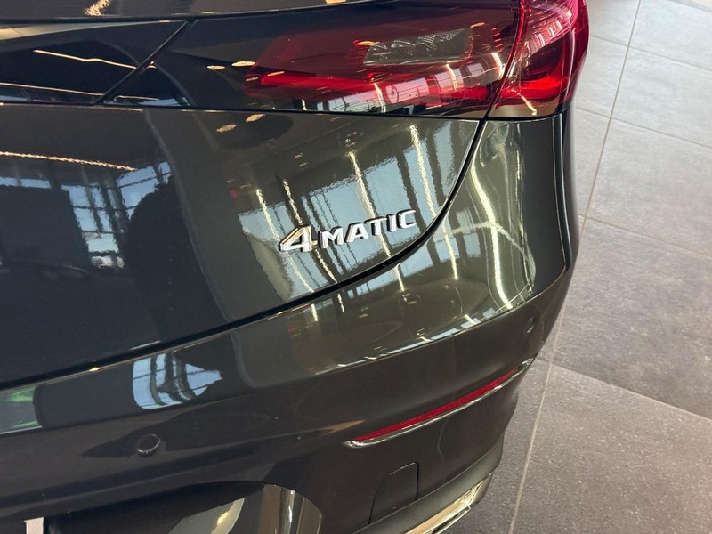 Mercedes-Benz CLE Vehicle Full-screen Gallery Image 9