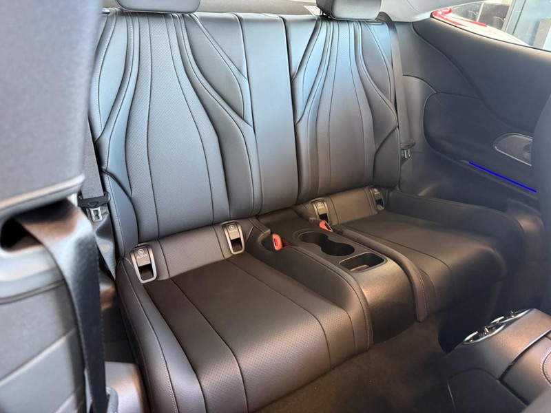 Mercedes-Benz CLE Vehicle Full-screen Gallery Image 11