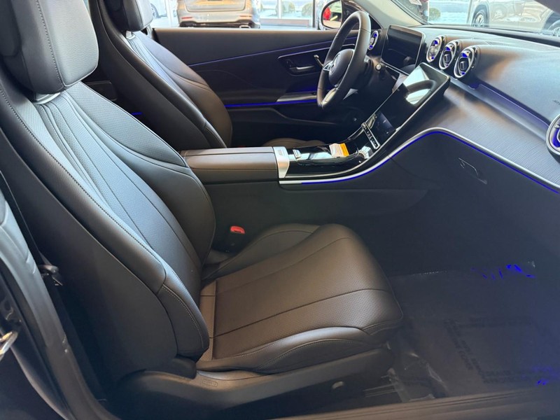 Mercedes-Benz CLE Vehicle Full-screen Gallery Image 12