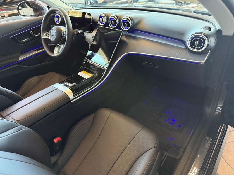 Mercedes-Benz CLE Vehicle Full-screen Gallery Image 13