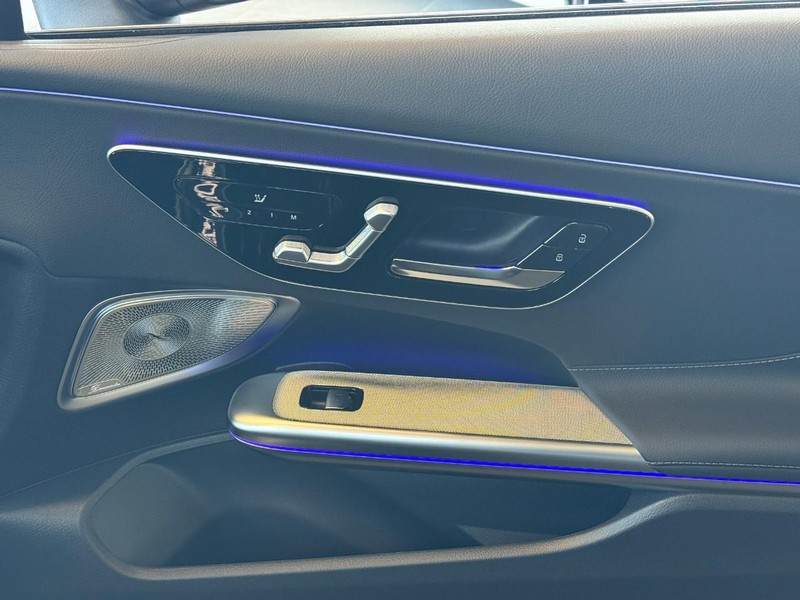 Mercedes-Benz CLE Vehicle Full-screen Gallery Image 14