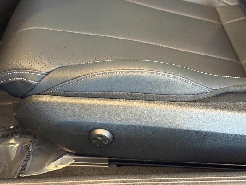 Mercedes-Benz CLE Vehicle Full-screen Gallery Image 18