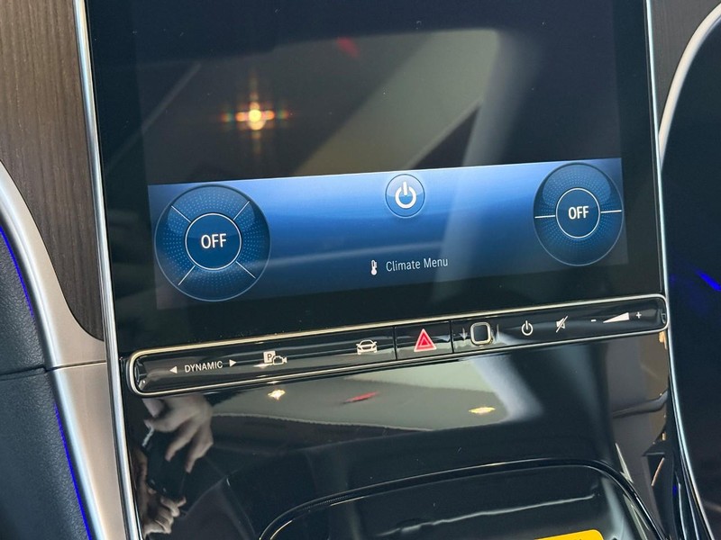 Mercedes-Benz CLE Vehicle Full-screen Gallery Image 21