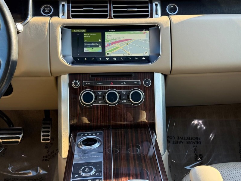 Land Rover Range Rover Vehicle Full-screen Gallery Image 13