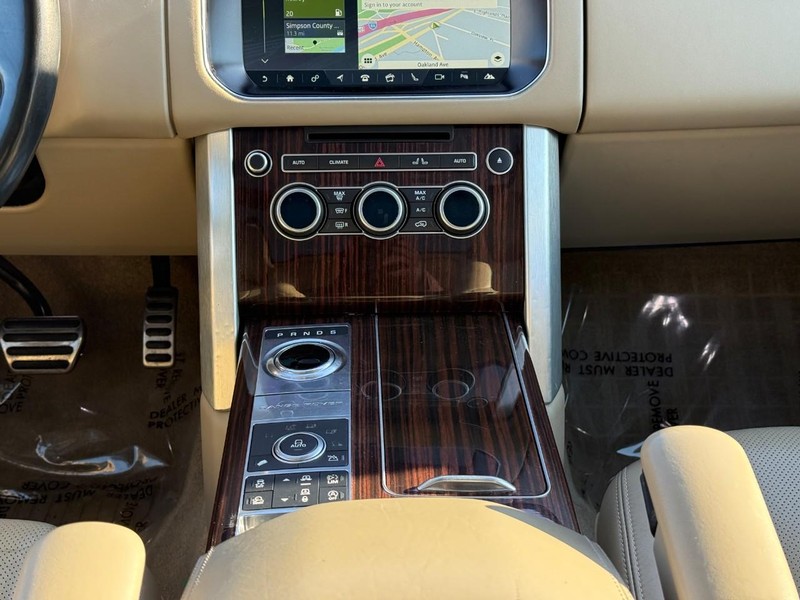 Land Rover Range Rover Vehicle Full-screen Gallery Image 14