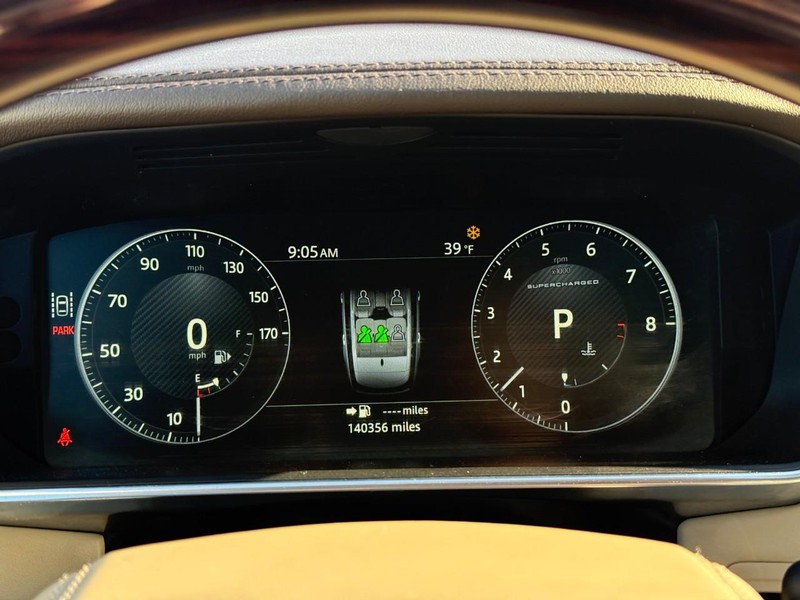 Land Rover Range Rover Vehicle Full-screen Gallery Image 21