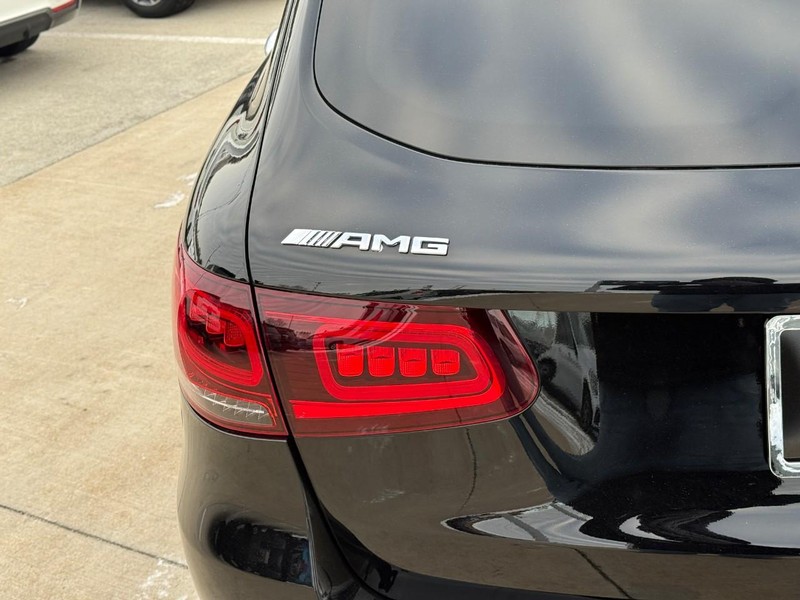 Mercedes-Benz GLC Vehicle Full-screen Gallery Image 10