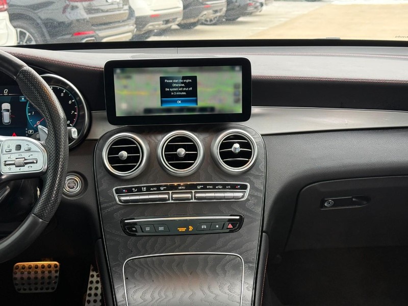 Mercedes-Benz GLC Vehicle Full-screen Gallery Image 15