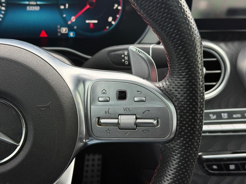 Mercedes-Benz GLC Vehicle Full-screen Gallery Image 23