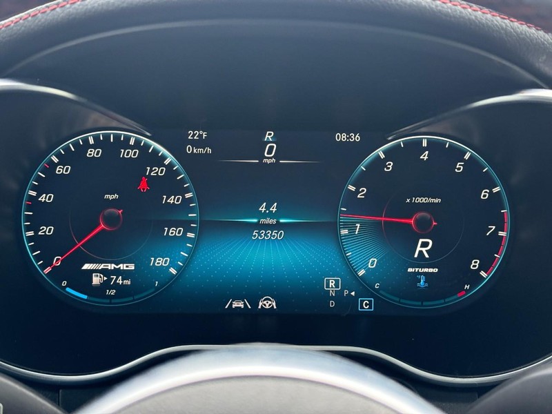 Mercedes-Benz GLC Vehicle Full-screen Gallery Image 25